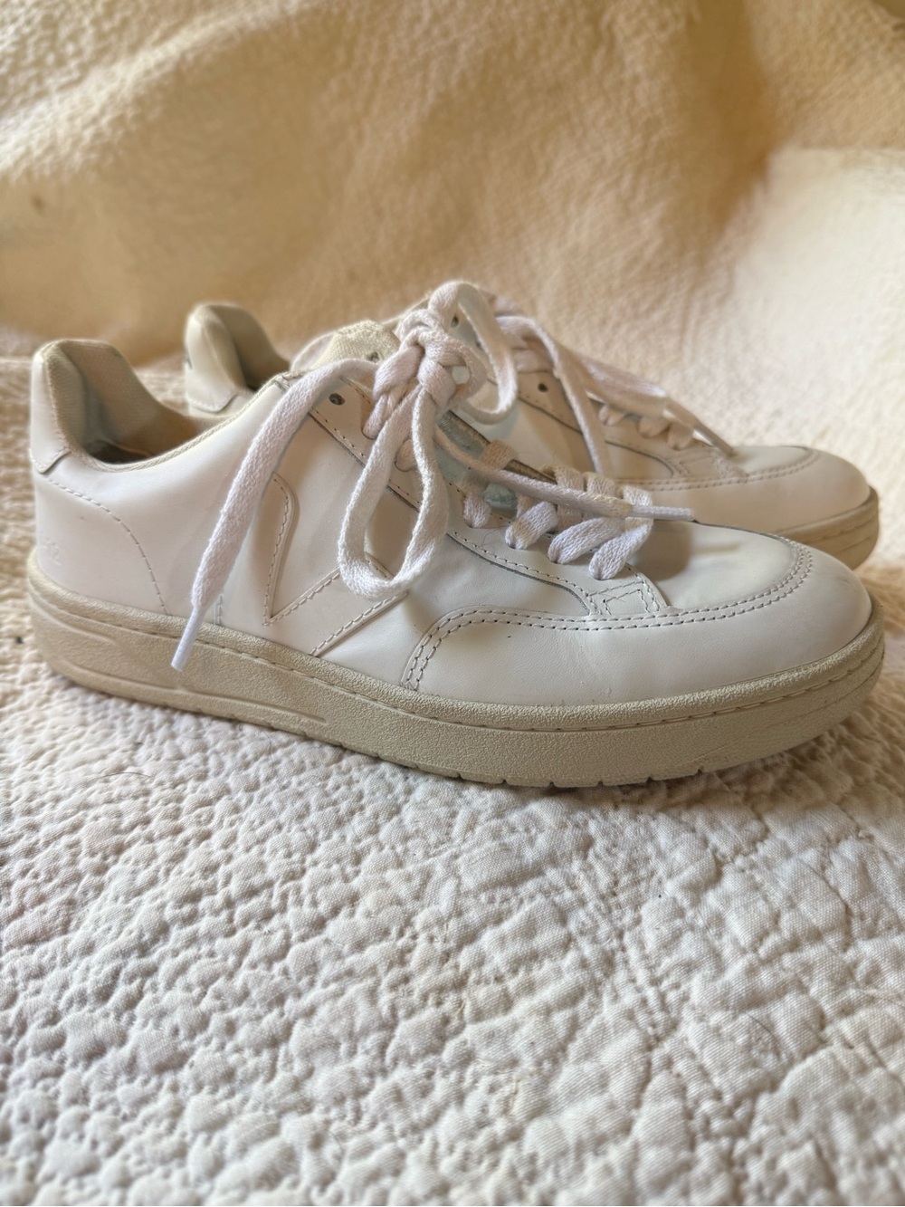 VEJA V-10 White Leather Tonal Low Top Sneakers Women’s Size 5